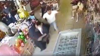 Malatya'daki depreme markette yakalanan vatandaşların kaçış anı kamerada