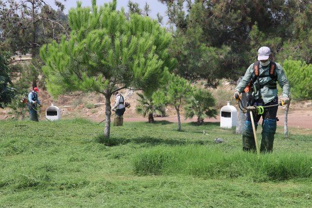 Toroslar’da park ve yeşil alanlar bakımdan geçiriliyor