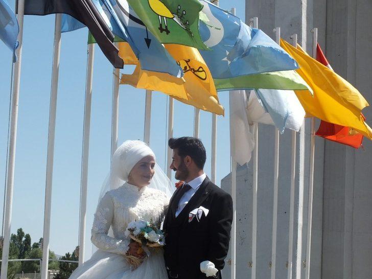 Evli çiftlerden Malazgirt’teki tarihi mekanlara ilgi G3