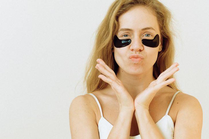 &Uuml;nl&uuml;lerin daha gen&ccedil; g&ouml;r&uuml;nmesinin sırrı bu bu bantmış! Olduk&ccedil;a ucuz ve kullanışlı...