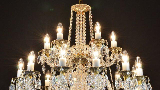 Herkes gözden kaçırıyor! Avize temizliği yaparken bunlara özen göstermezseniz...