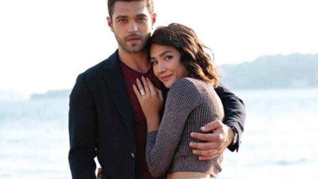 Aybüke Pusatlı yeni imajını görücüye çıkarttı! Kısacık saçlarıyla tarzını değiştirdi!