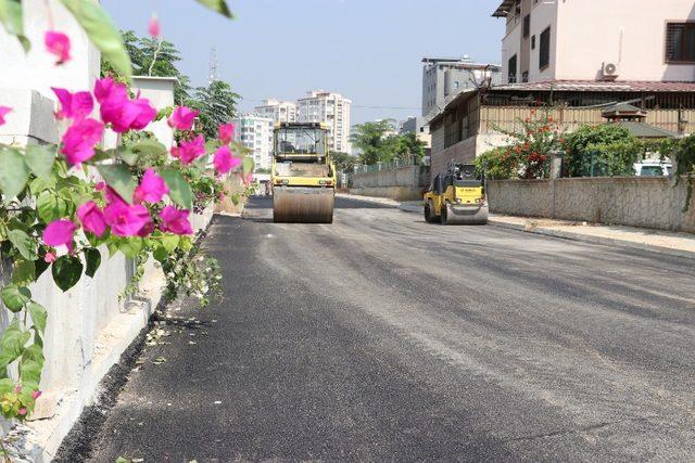 Toroslar’da yol yapım ve asfalt çalışmaları sürüyor