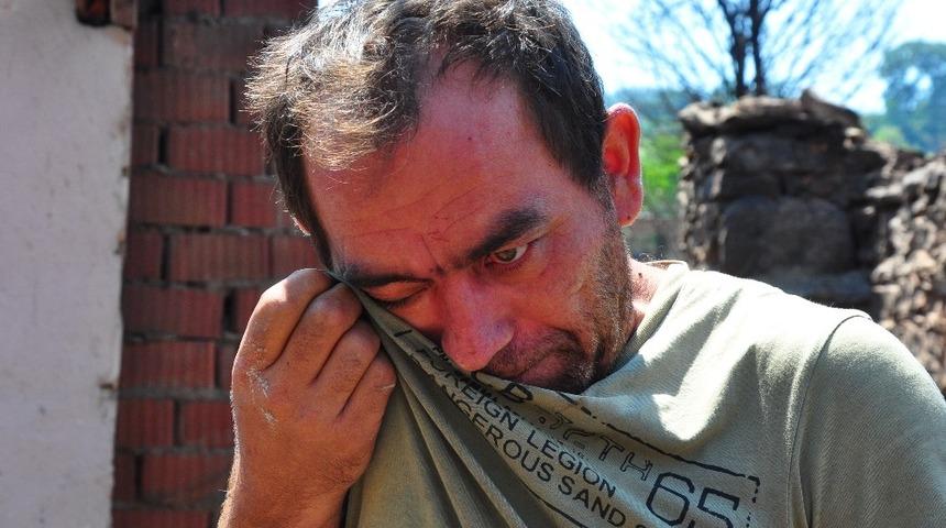 Orman yangınında evi küle döndü, gözyaşlarını tutamadı