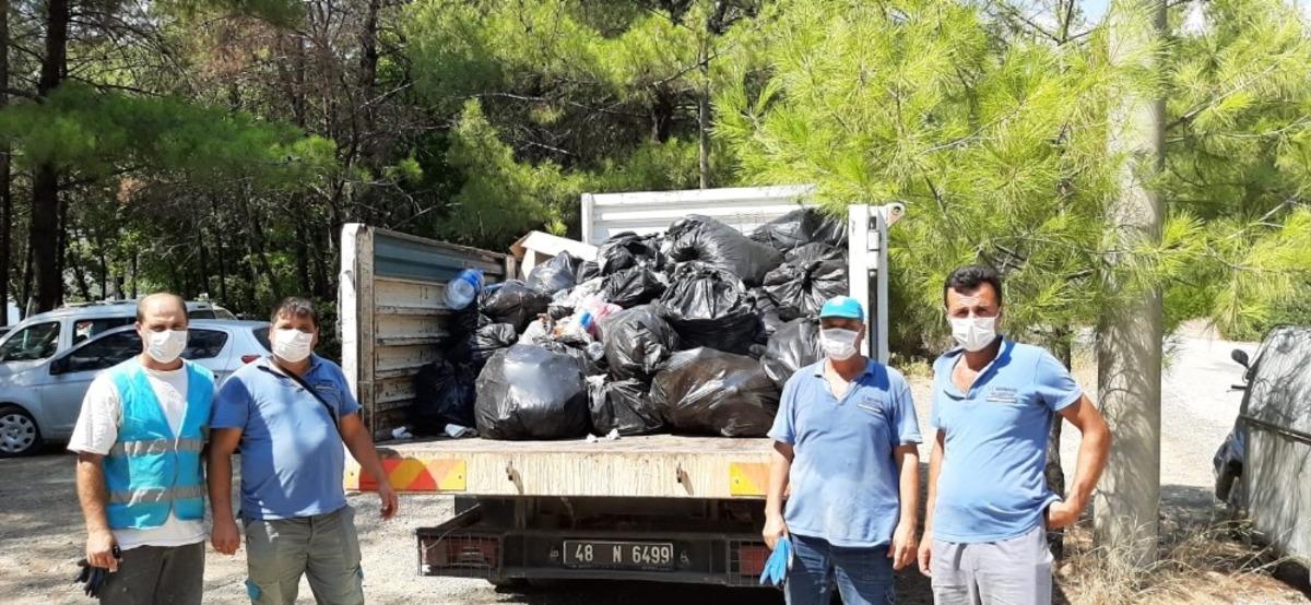 Bayramda Marmaris&rsquo;te 1885 ton &ccedil;&ouml;p toplandı