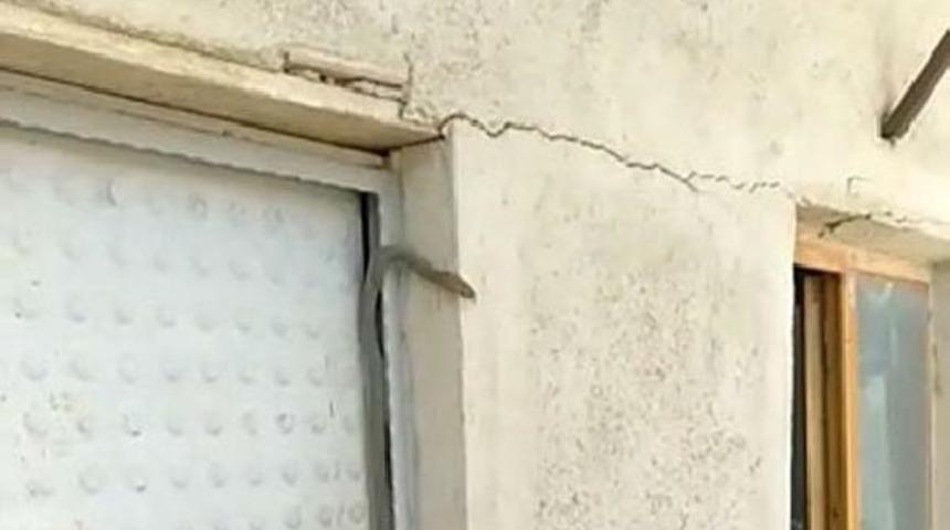 Kapıya tırmandı! Gören korkuya kapıldı