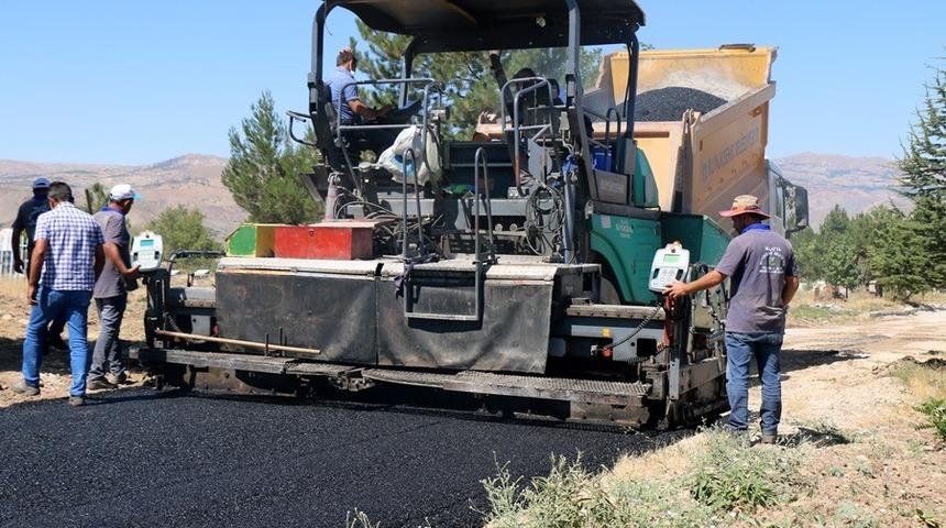 Hekimhan İl&ccedil;e Mezarlığı asfalt ile buluştu