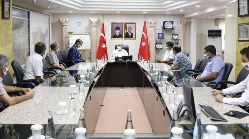 Vali Demirtaş muhtarlarla bir araya geldi