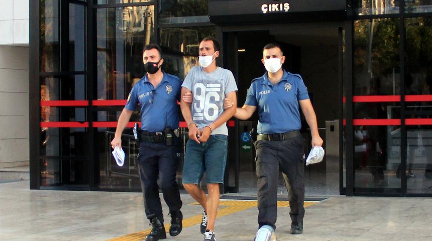 Antalya'da annelerinin araçta bıraktığı 2 çocuğu kaçırmaya kalkışan şüpheli tutuklandı