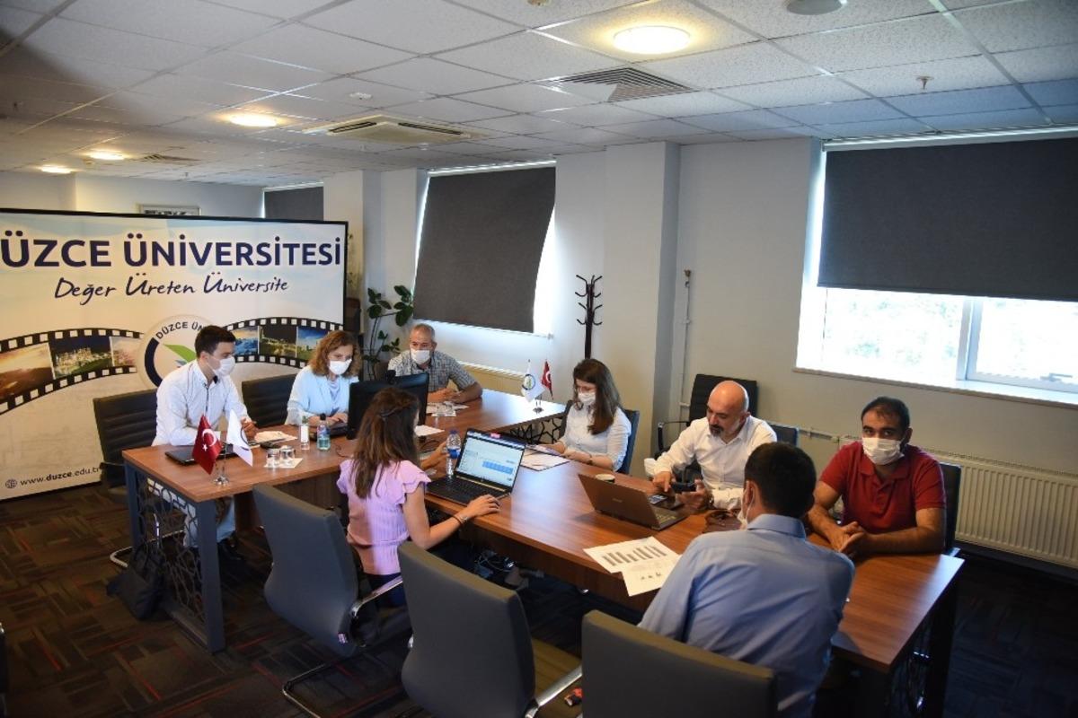 D&uuml;zce &Uuml;niversitesi Y&Ouml;K sanal fuarında &ouml;ğrencilerle buluşuyor