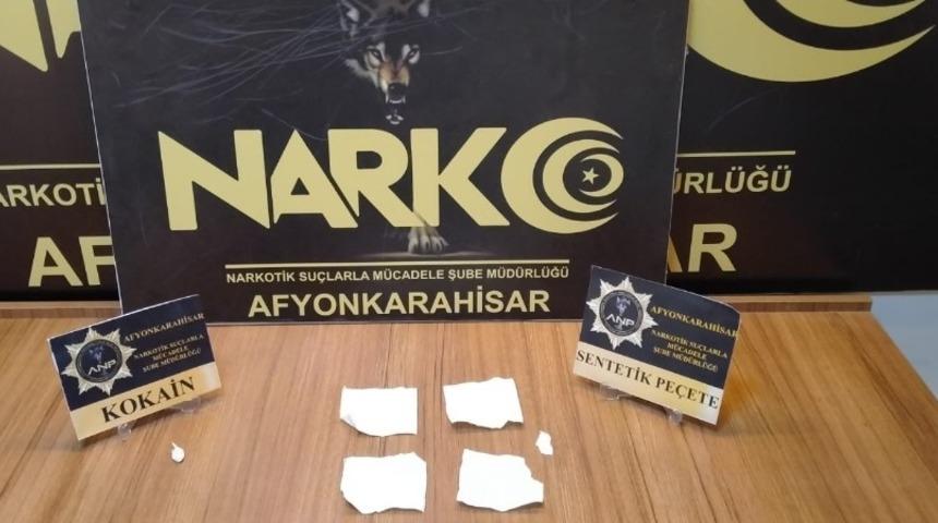 Afyonkarahisar'da yakalandılar! 5 peçeteye 32 bin TL’lik sentetik uyuşturucu emdirdiler
