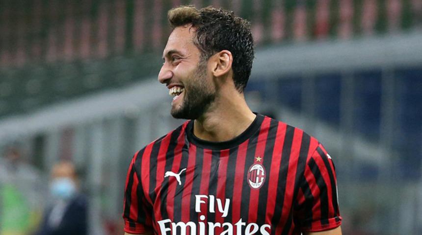 Hakan Çalhanoğlu, Milan ile masaya oturdu