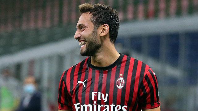 Hakan Çalhanoğlu, Milan ile masaya oturdu
