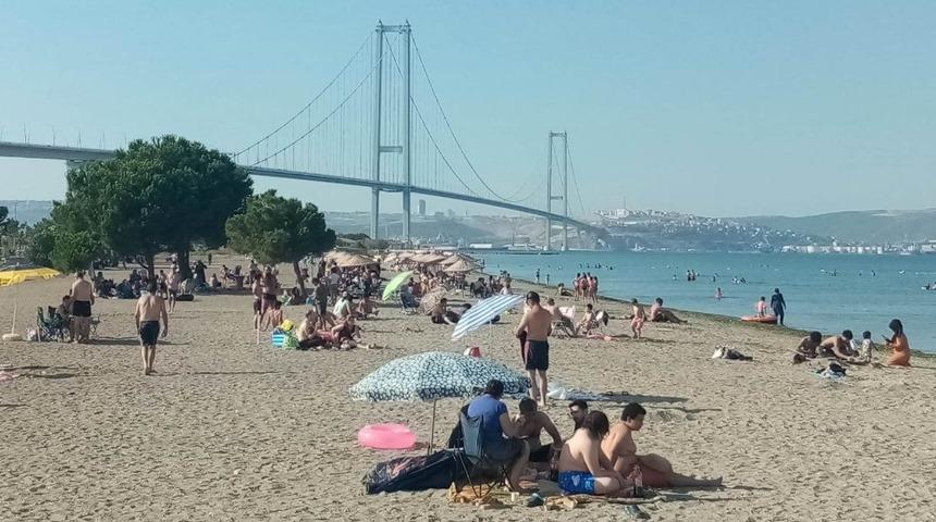 Hersek Sahili bayram s&uuml;resince doldu taştı