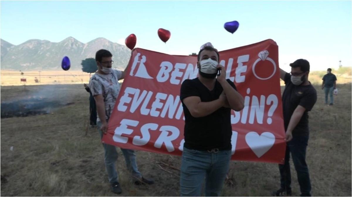 Korona vir&uuml;s tedavisi g&ouml;ren gen&ccedil; kıza hastanede s&uuml;rpriz evlilik teklifi