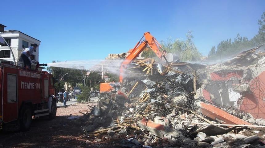 Şehit Nusret Parkı hizmet binası yıkıldı