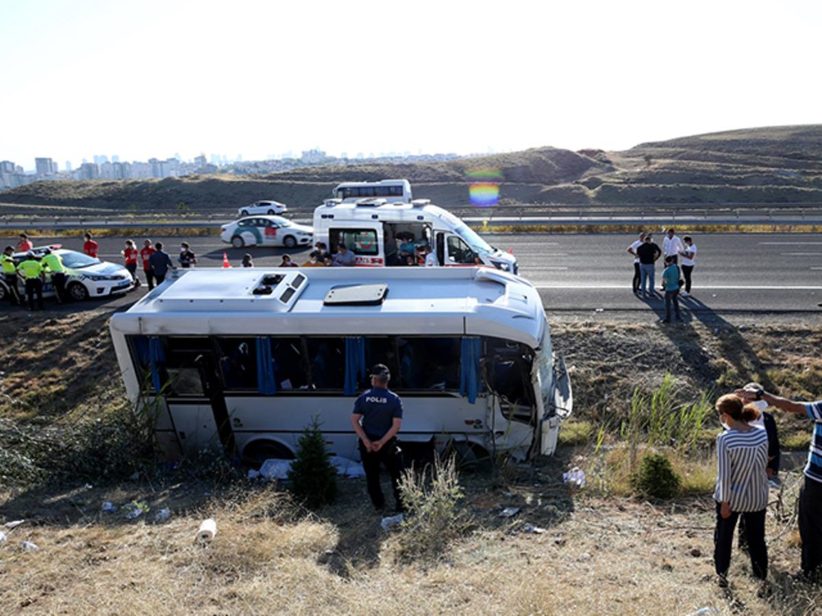 Aselsan personelini taşıyan minib&uuml;s ile yolcu otob&uuml;s&uuml; &ccedil;arpıştı