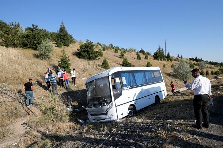 Aselsan personelini taşıyan minibüs ile yolcu otobüsü çarpıştı G3