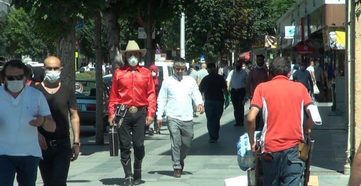 Çorumlu 'kovboy hoca'dan sosyal izolasyonlu korona önlemi G2