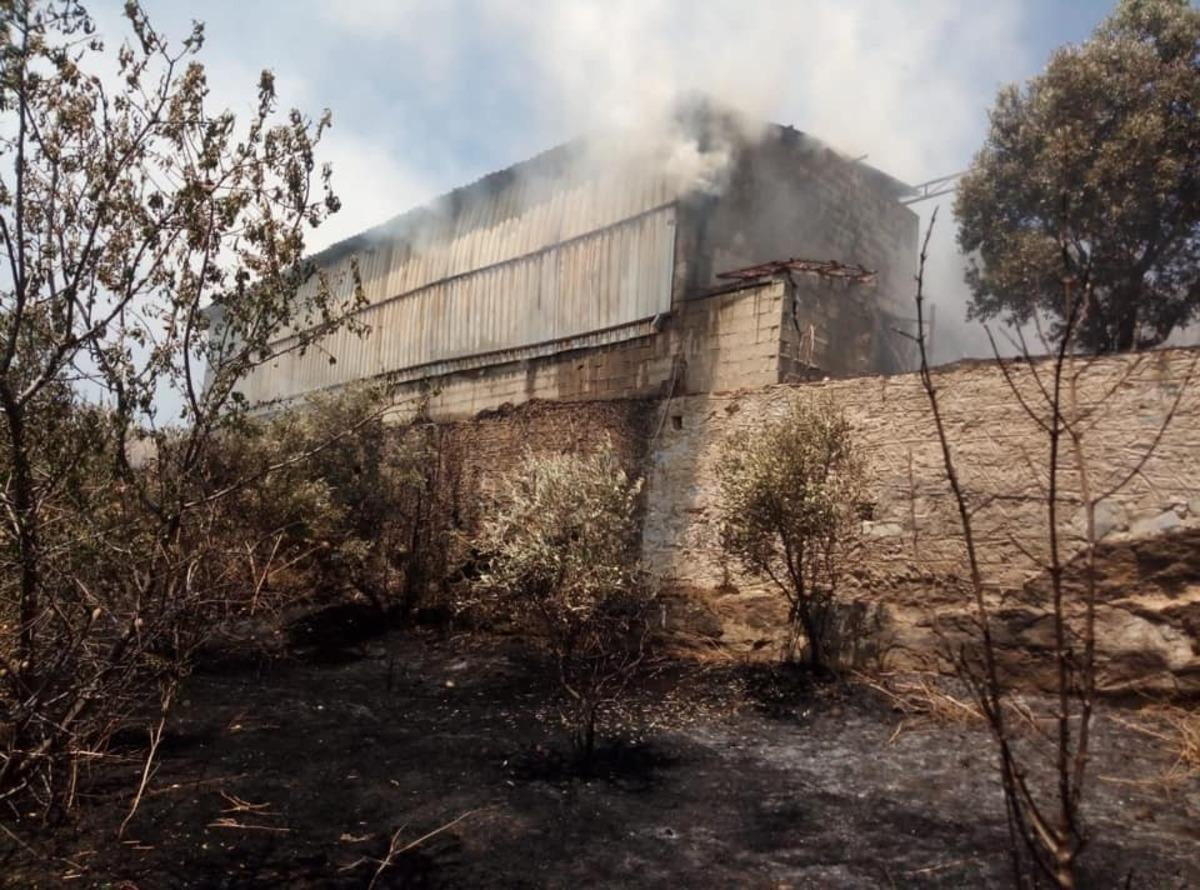 S&ouml;ke&rsquo;de saman deposu yandı