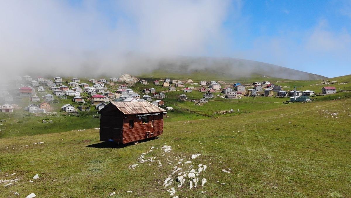 G&ouml;ren g&ouml;zlerine inanamıyor! Bu ev y&uuml;r&uuml;yor