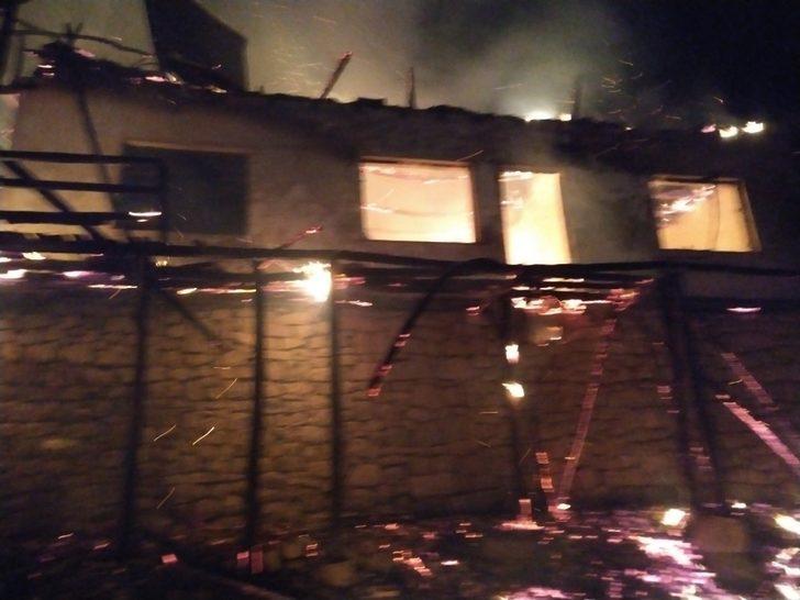 İtfaiye ekiplerinin erken müdahalesi olası faciayı önledi G3