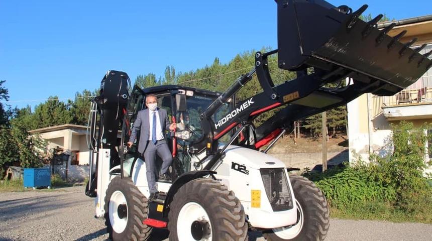 Tosya Kaymakamlığı iş makinesini eniledi