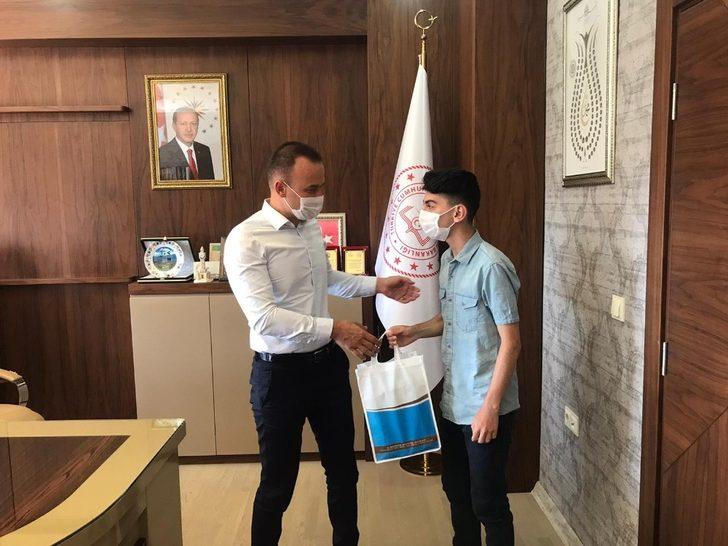 Ağrılı Yazılım Şampiyonu öğrenci Atılmış’tan Milli Eğitim Müdürü Tekin’e ziyaret G2