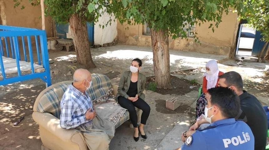 &Ccedil;ınar Kaymakamı B&uuml;y&uuml;knal&ccedil;acı vatandaşlarla bir araya geldi