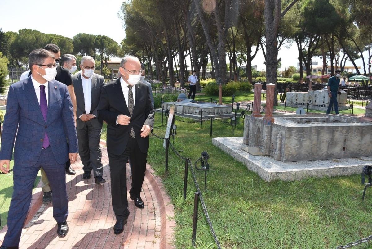 Vali Karadeniz, Kurşunlu Han ve Şehzadeler Park&rsquo;ı inceledi