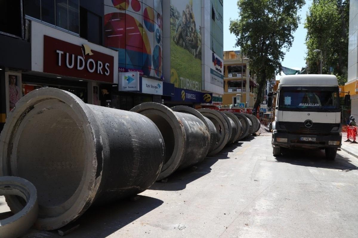 Modern alt yapı i&ccedil;in İzmit Alemdar Caddesi&rsquo;nde &ccedil;alışmalar başladı