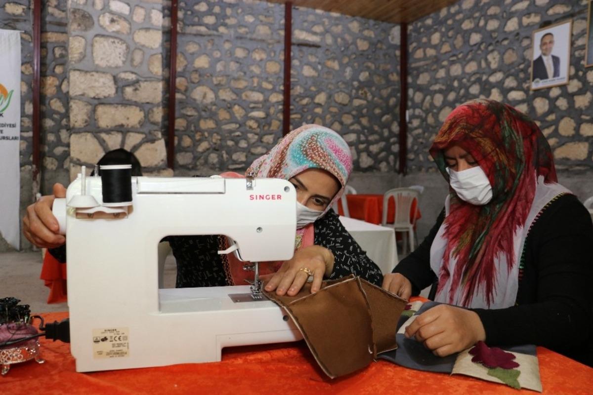 Arslank&ouml;yl&uuml; kadınlar, tarihi halkevinde meslek &ouml;ğreniyor