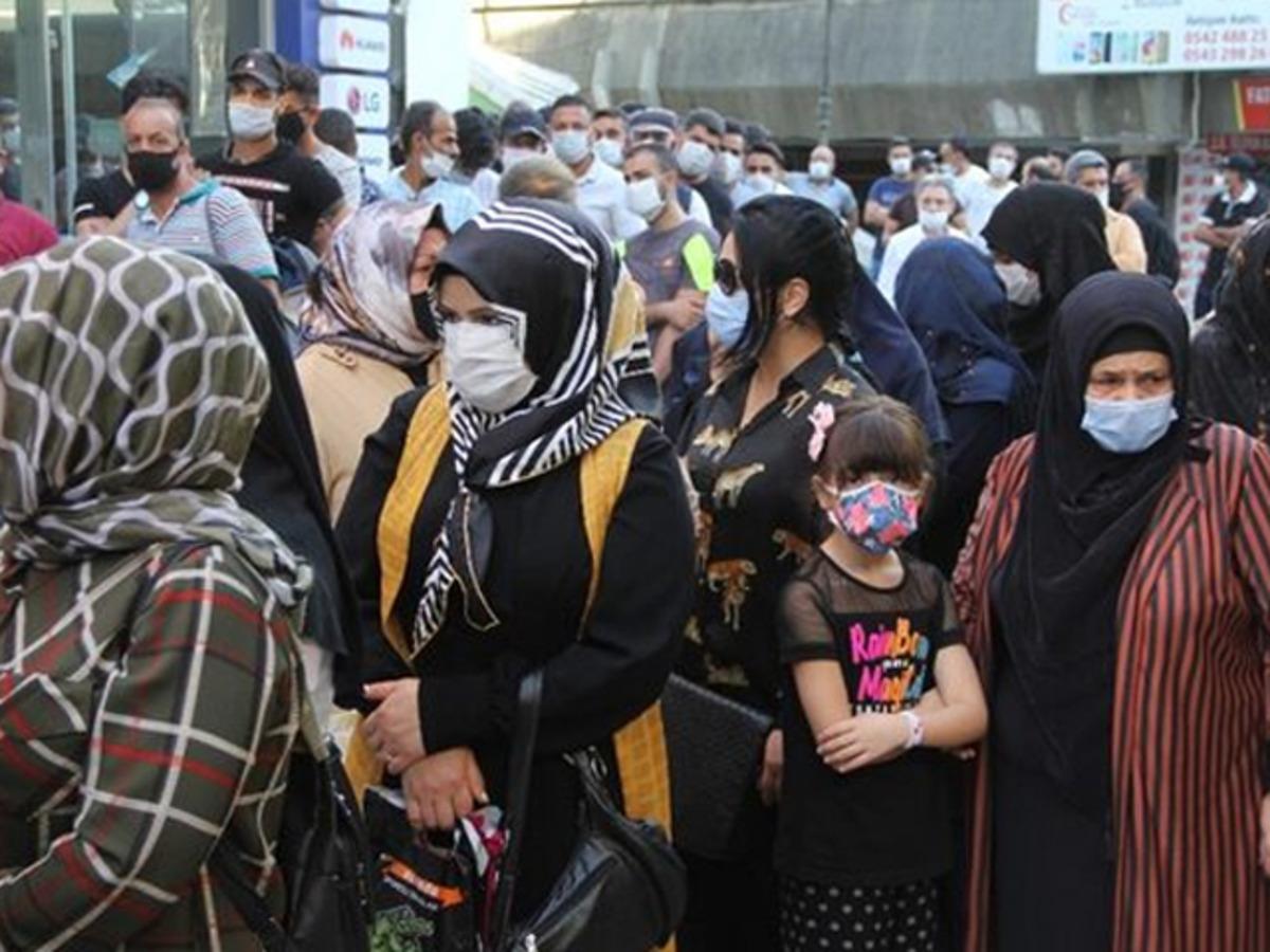 Dedikodu yayıldı! Y&uuml;zlerce kişi g&ouml;&ccedil; idaresine akın etti