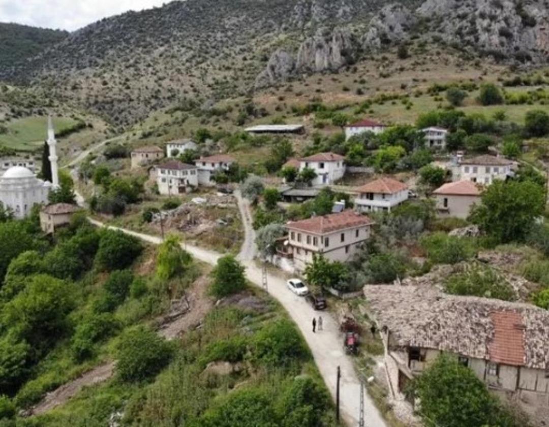 Osmanlı'dan kalma! 700 yıllık Y&ouml;r&uuml;k k&ouml;y&uuml;, beyaz perdede beğeni topladı