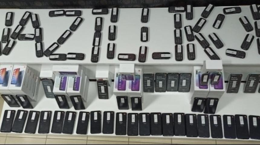 Nazilli&rsquo;de 100 adet ka&ccedil;ak telefon ele ge&ccedil;irildi