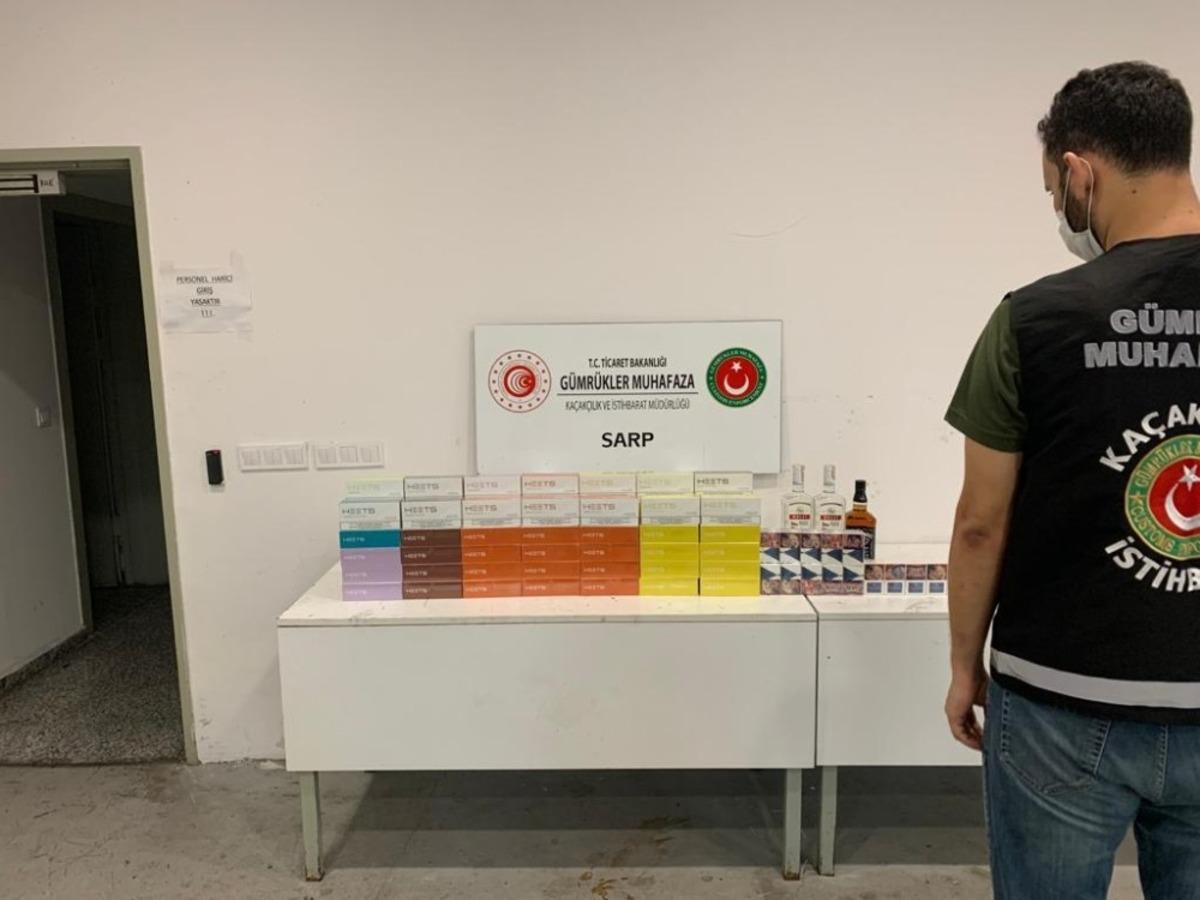 Sarp Sınır Kapısında 53 bin lira değerinde i&ccedil;ki ve sigara ele ge&ccedil;irildi