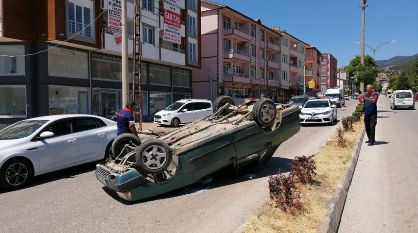 Takla atan otomobilden burnu bile kanamadan &ccedil;ıktı