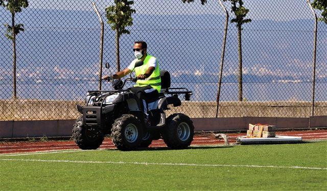 Suni futbol sahalarına bakım aracı