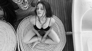 Gizem Karaca’dan tatil yogası!