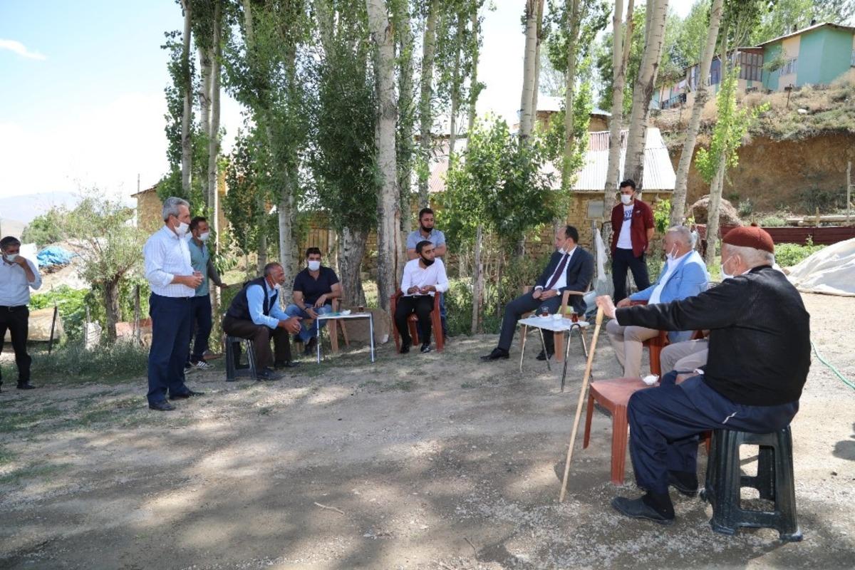 Kaymakam Solak, parke taşı &ccedil;alışmalarını inceledi