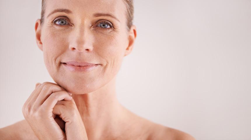 Gençleştireceği düşünülüyor ama... İşte cildi erken yaşlandıran 10 önemli hata!