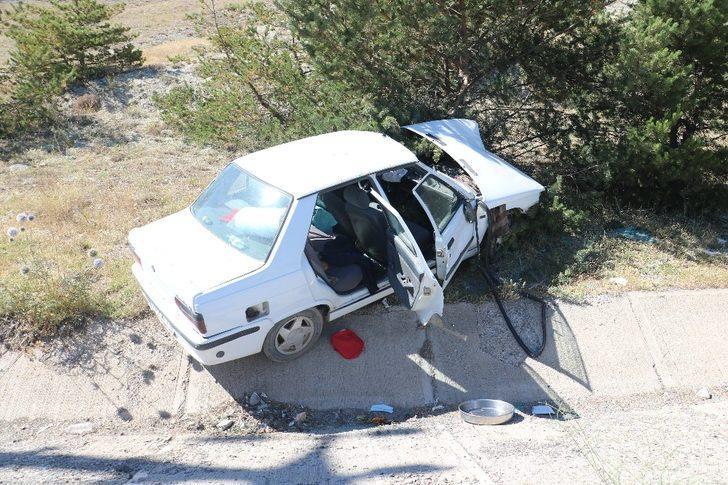 Otomobil yoldan çıktı: 2 yaralı G2
