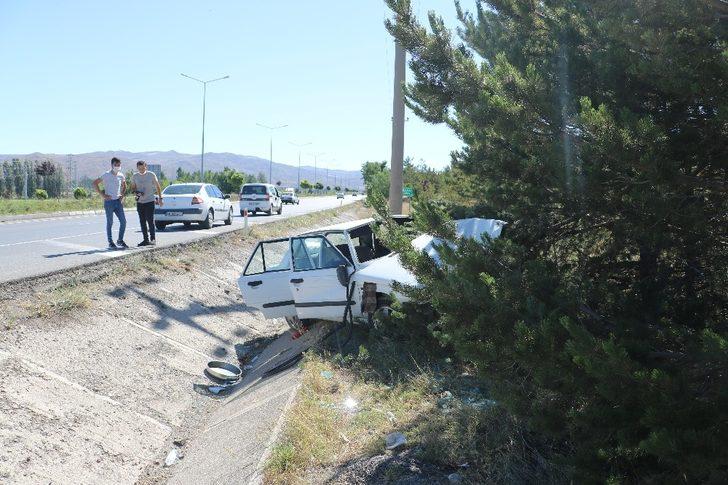 Otomobil yoldan çıktı: 2 yaralı G3