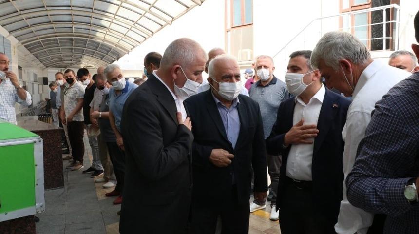 Başkan Yardımcısı Gösterişli’den annesine son görev