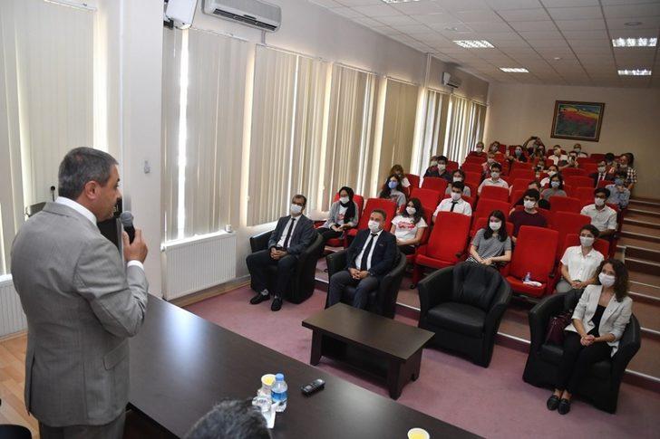 Vali Şıldak ilk 500’e giren öğrencileri kutladı G2