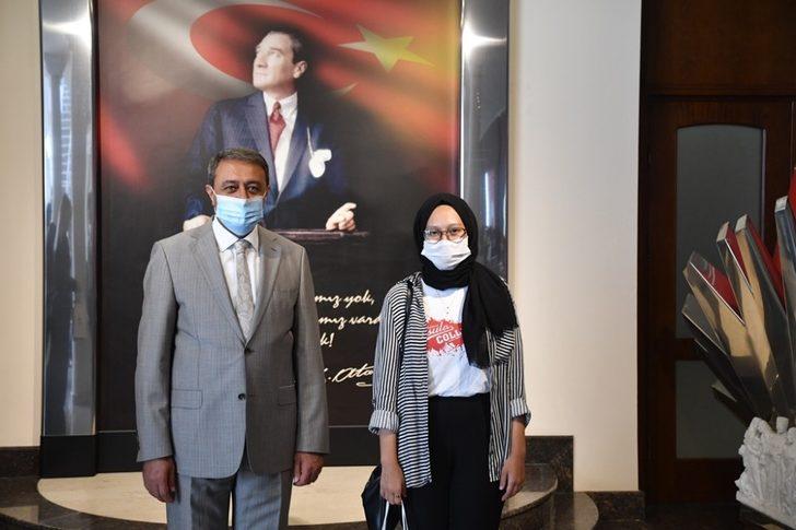 Vali Şıldak ilk 500’e giren öğrencileri kutladı G4