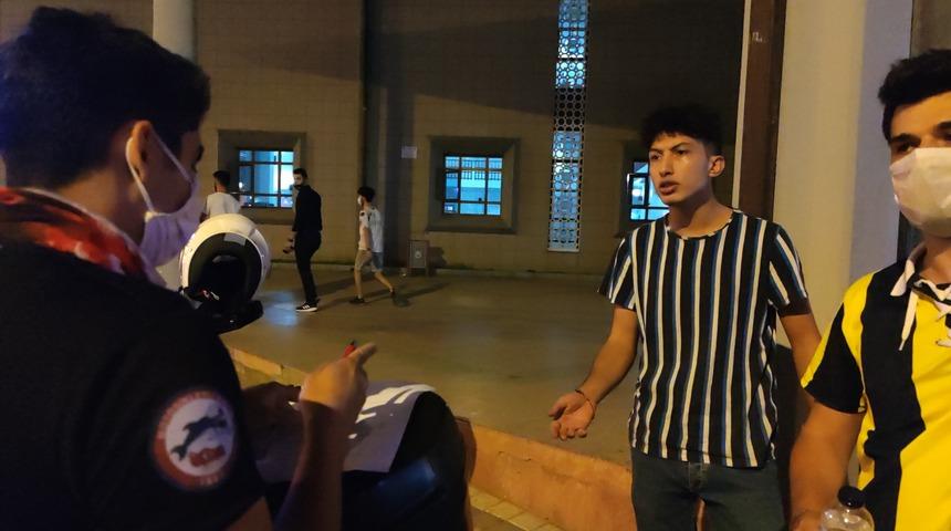 Polisin maske sorduğu genç: Maske zorunluluğundan haberim yok