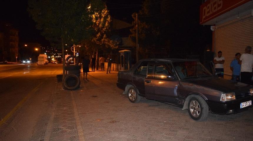 Malatya&rsquo;da seyir halindeki otomobile silahlı saldırı: 1 yaralı
