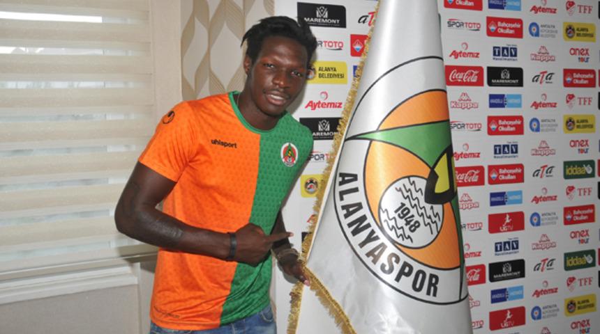 N'Sakala Beşiktaş'a transferini sosyal medyadan duyurdu