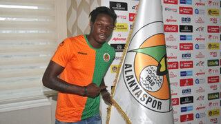 N'Sakala Beşiktaş'a transferini sosyal medyadan duyurdu